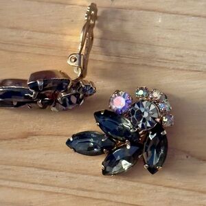 Vintage dark navy blue and AB Stone Earrings
(Must bundle please)
